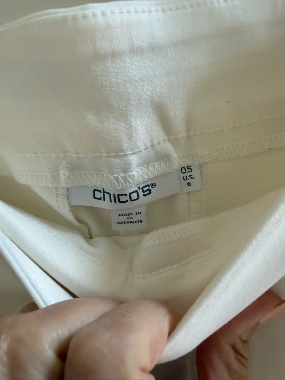 Chico’s So Slimming White Bermuda Shorts Size 1.5 (US 6) Classic Summer Stretch